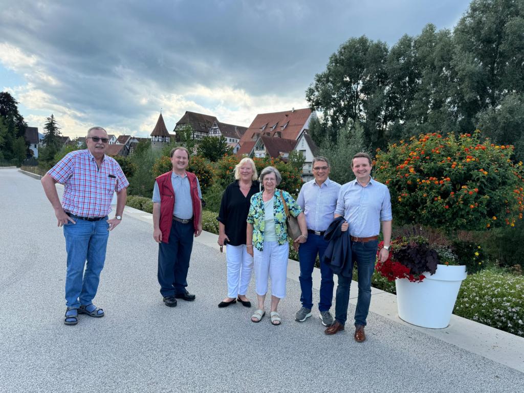 Das Bild zeigt von links Gemeinderat Wolfgang Rehfu mit den Gsten aus Ulm, Jrgen Schwarz, Brigitte Rder, Antonia Hussler, Oberbrgermeister Dirk Abel und Wolfgang Schmauder, Brgermeister in Oberdischingen und CDU Stadtverbandsvorsitzender in Ulm.